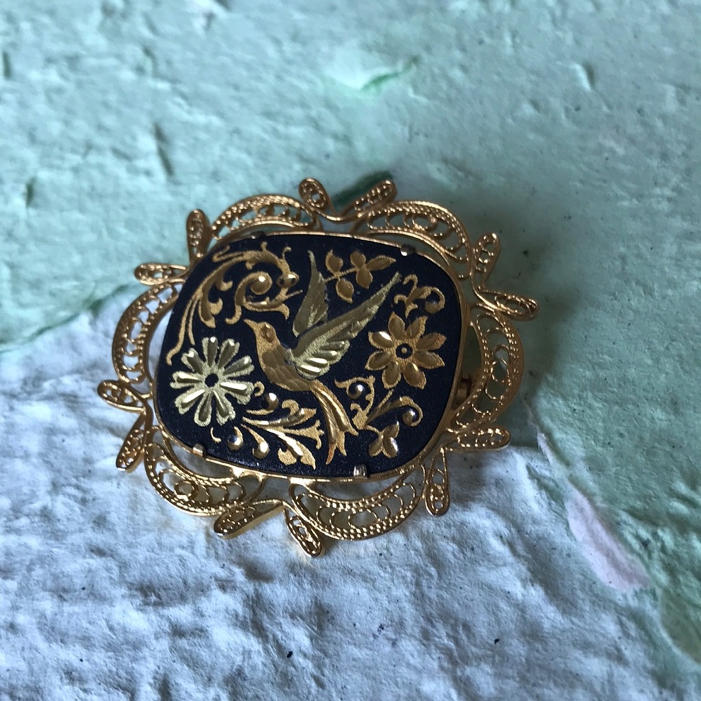 Spanish Damascene Filigree Brooch Real Gold Inlay EVC Trombone Clasp 1.5”x1.25” - Picture 2 of 4